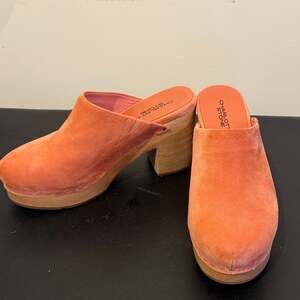 New Charlotte Stone Marlo Clog in coral pink